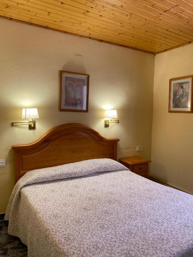 Rural Cal Amadeu Hotel